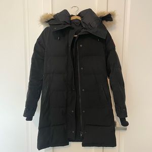 Canada goose shelburne parka with fur trim hood xs